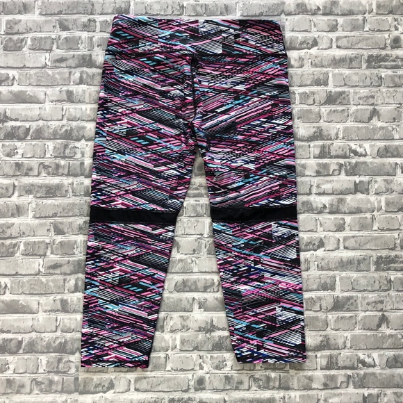 Fabletics Pants - FABLETICS Zoey Capri Leggingsn C2